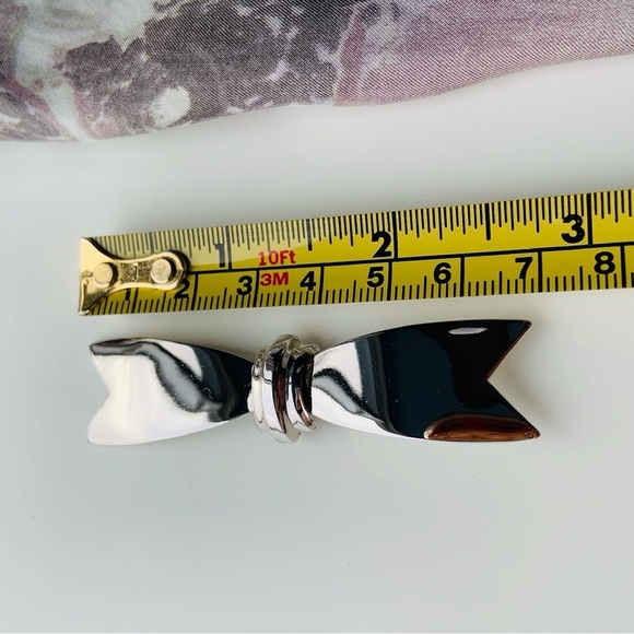 Vintage unisex bow tie brooch - Picture 5 of 6